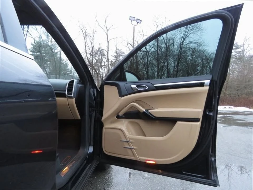 2017 Porsche 958 Cayenne - Image 12 of 20
