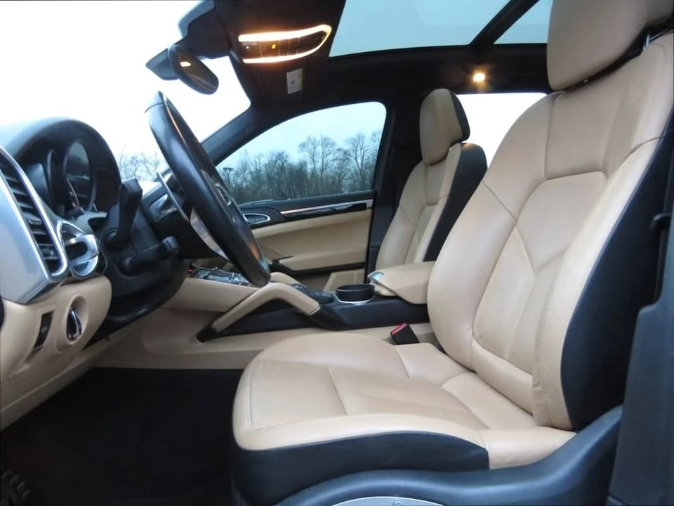 2017 Porsche 958 Cayenne - Image 8 of 16