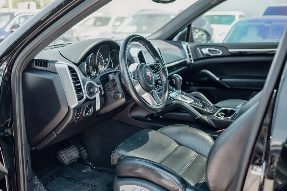 2017 Porsche 958 Cayenne - Image 8 of 14