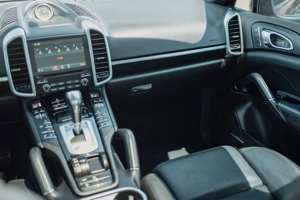 2017 Porsche 958 Cayenne - Image 7 of 14