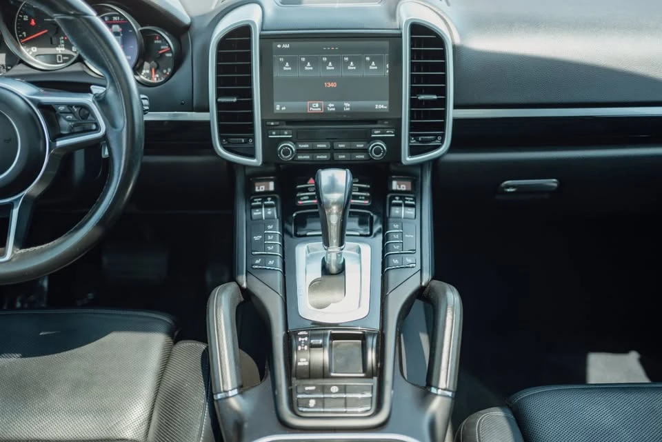 2017 Porsche 958 Cayenne - Image 6 of 14