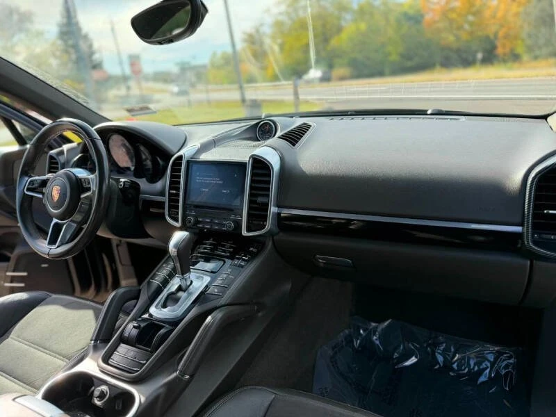 2017 Porsche 958 Cayenne - Image 6 of 10