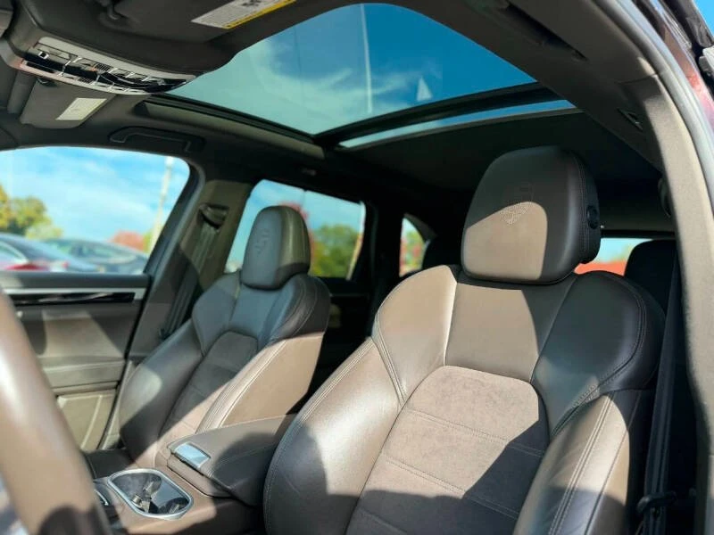 2017 Porsche 958 Cayenne - Image 7 of 10