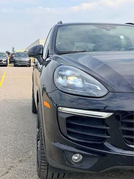 2017 Porsche Cayenne Platinum Edition