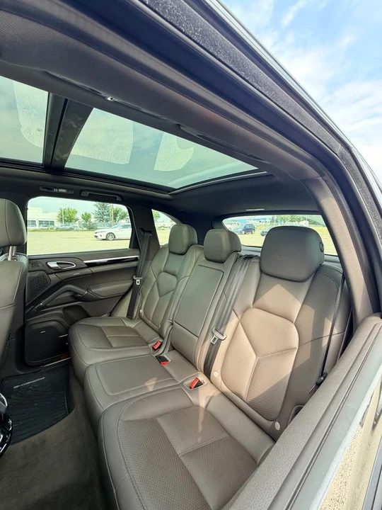 2017 Porsche 958 Cayenne - Image 9 of 16