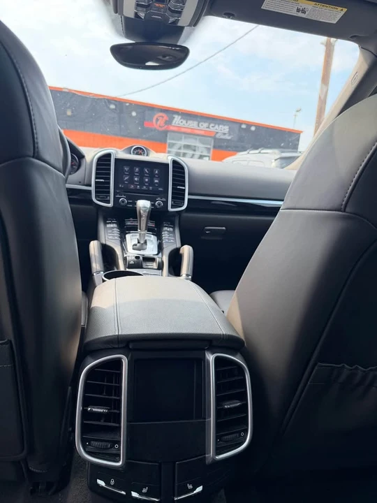2017 Porsche 958 Cayenne - Image 8 of 16