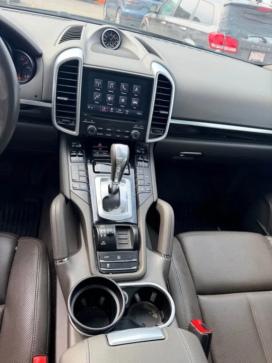 2017 Porsche 958 Cayenne - Image 14 of 16