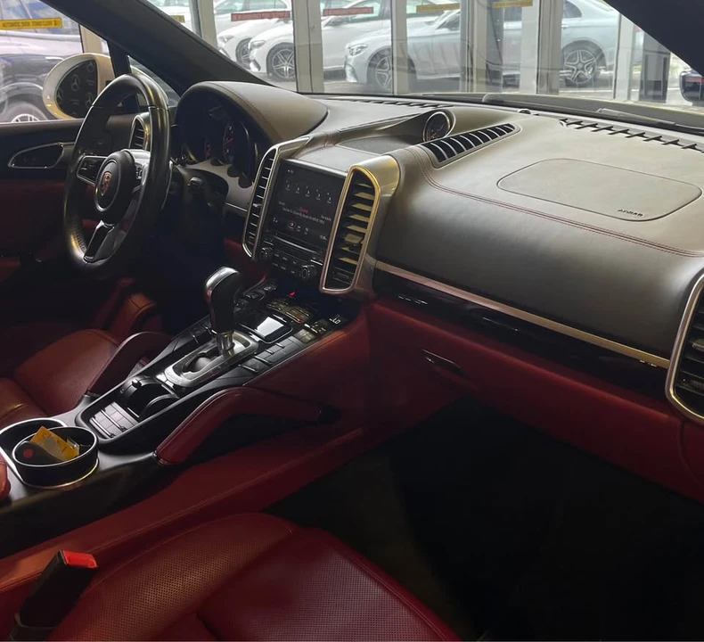 2017 Porsche 958 Cayenne - Image 2 of 16