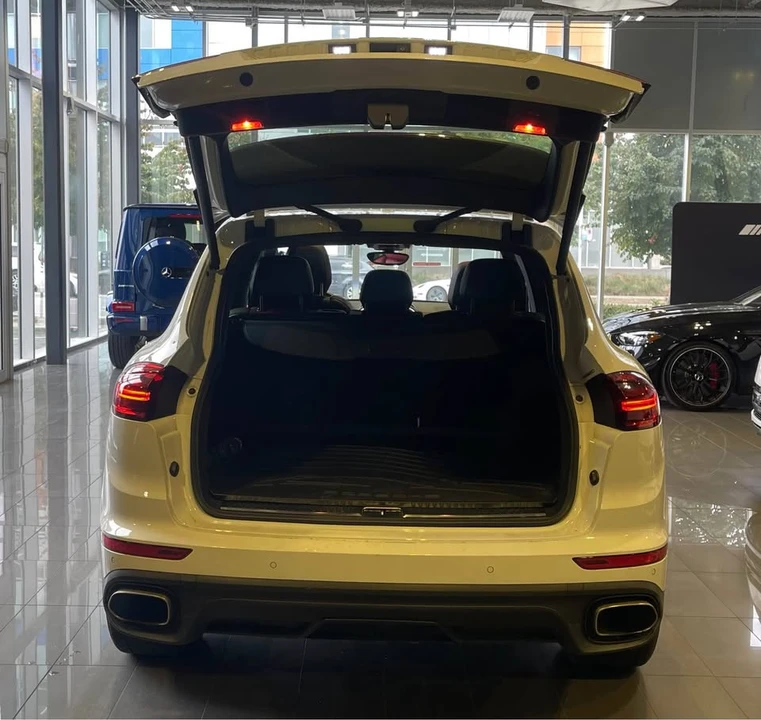 2017 Porsche 958 Cayenne - Image 7 of 16