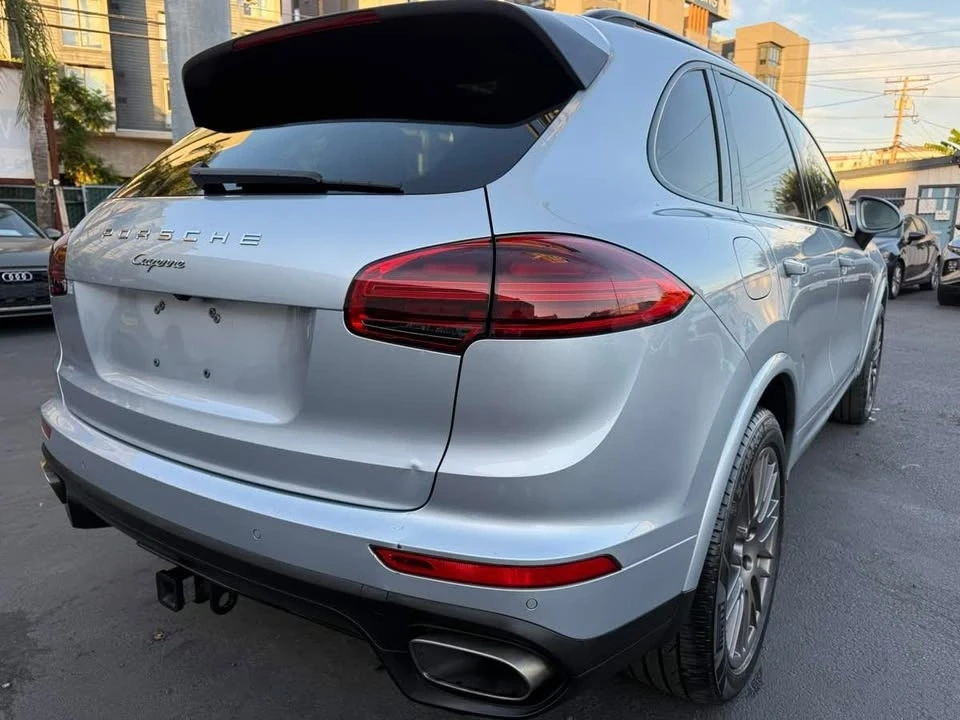 2017 Porsche 958 Cayenne - Image 12 of 20