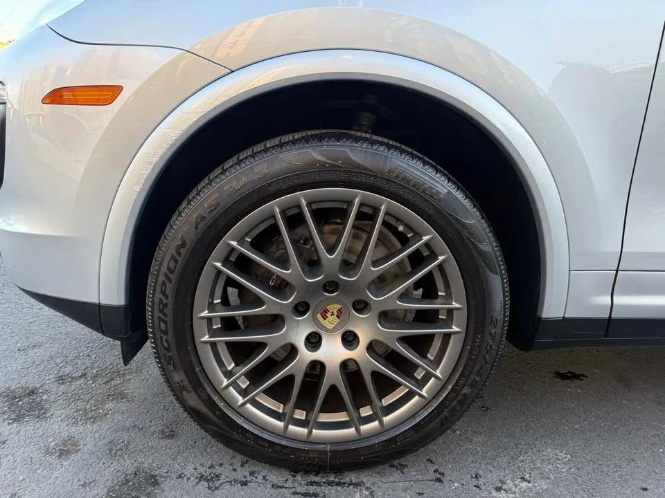 2017 Porsche 958 Cayenne - Image 8 of 20