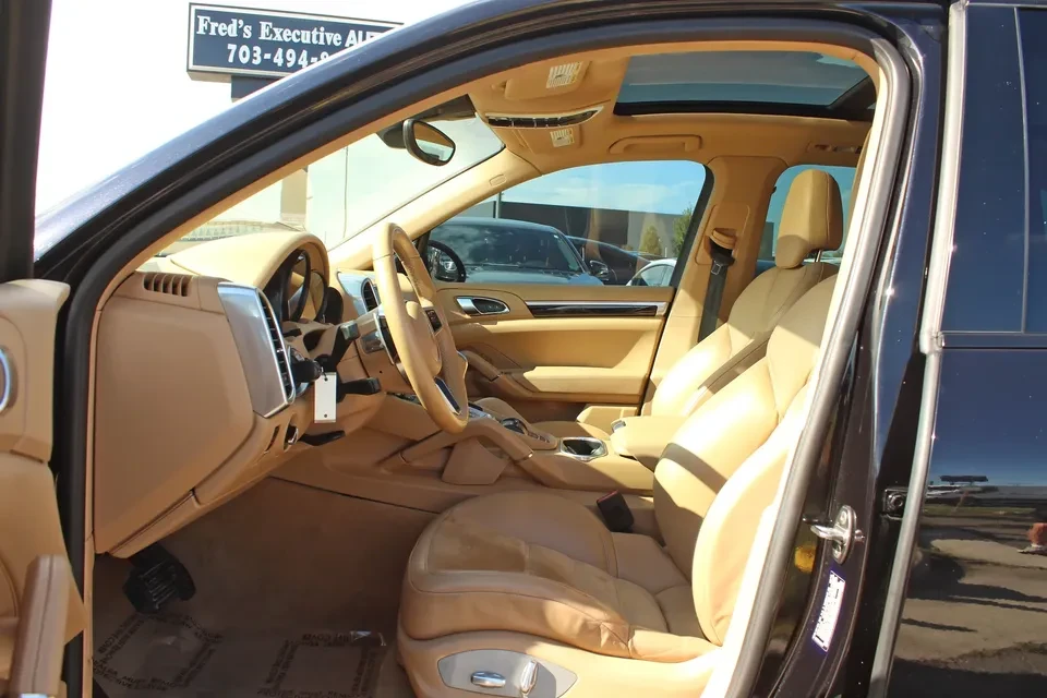 2017 Porsche 958 Cayenne - Image 2 of 6