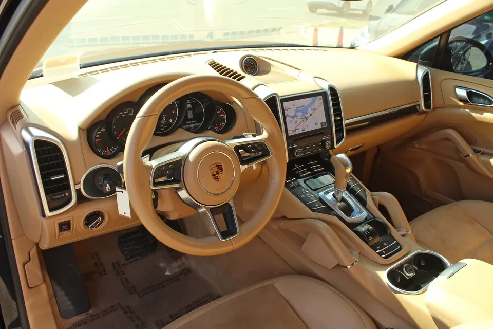 2017 Porsche 958 Cayenne - Image 3 of 6