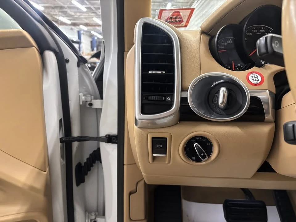 2017 Porsche 958 Cayenne - Image 16 of 20