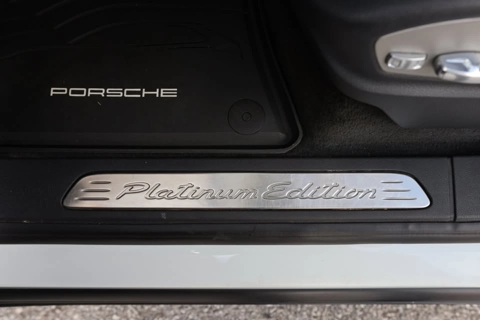 2017 Porsche 958 Cayenne - Image 16 of 20