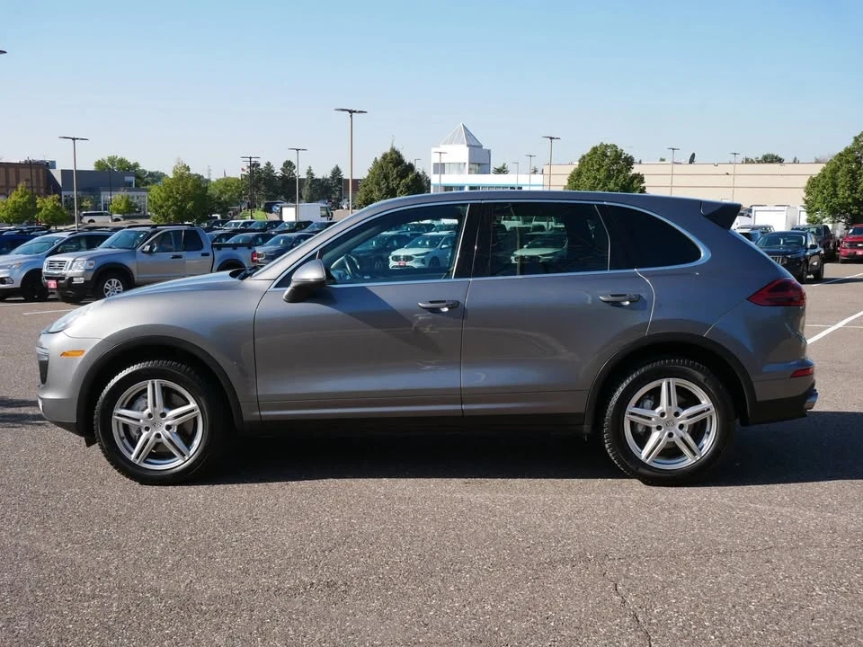 2017 Porsche 958 Cayenne S - Image 2 of 8