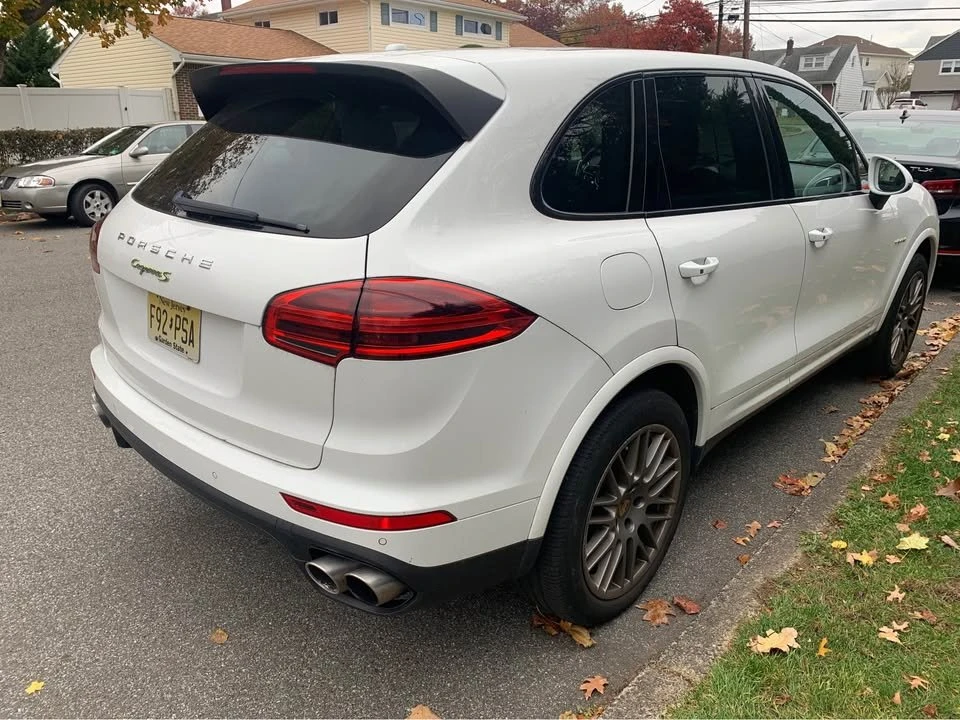 2017 Porsche 958 Cayenne - Image 5 of 16
