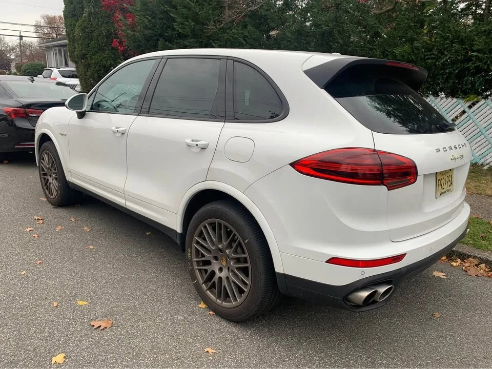 2017 Porsche 958 Cayenne - Image 9 of 16