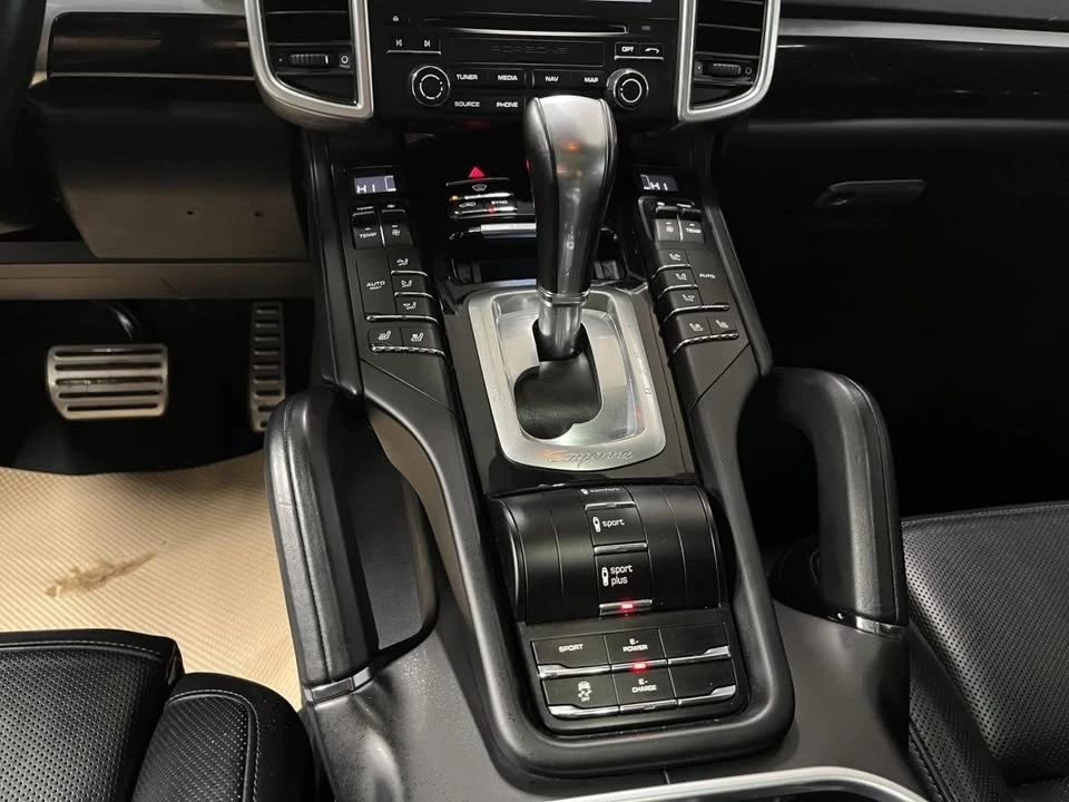 2017 Porsche 958 Cayenne S - Image 15 of 20