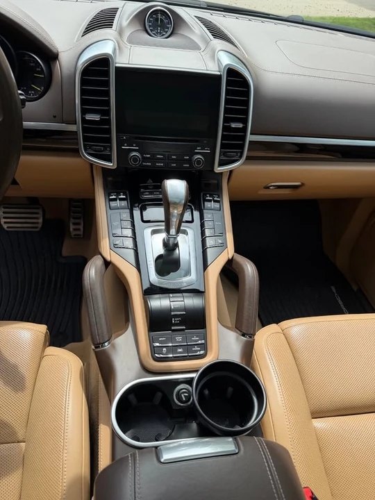 2017 Porsche 958 Cayenne S - Image 8 of 12
