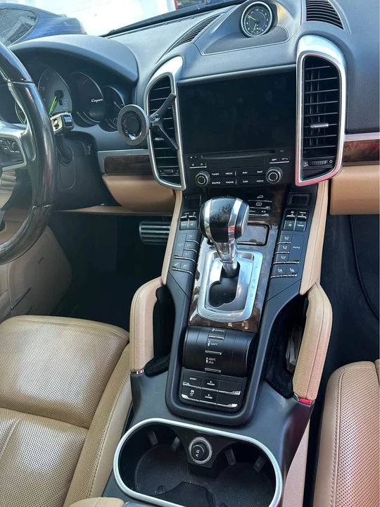 2017 Porsche 958 Cayenne - Image 14 of 20