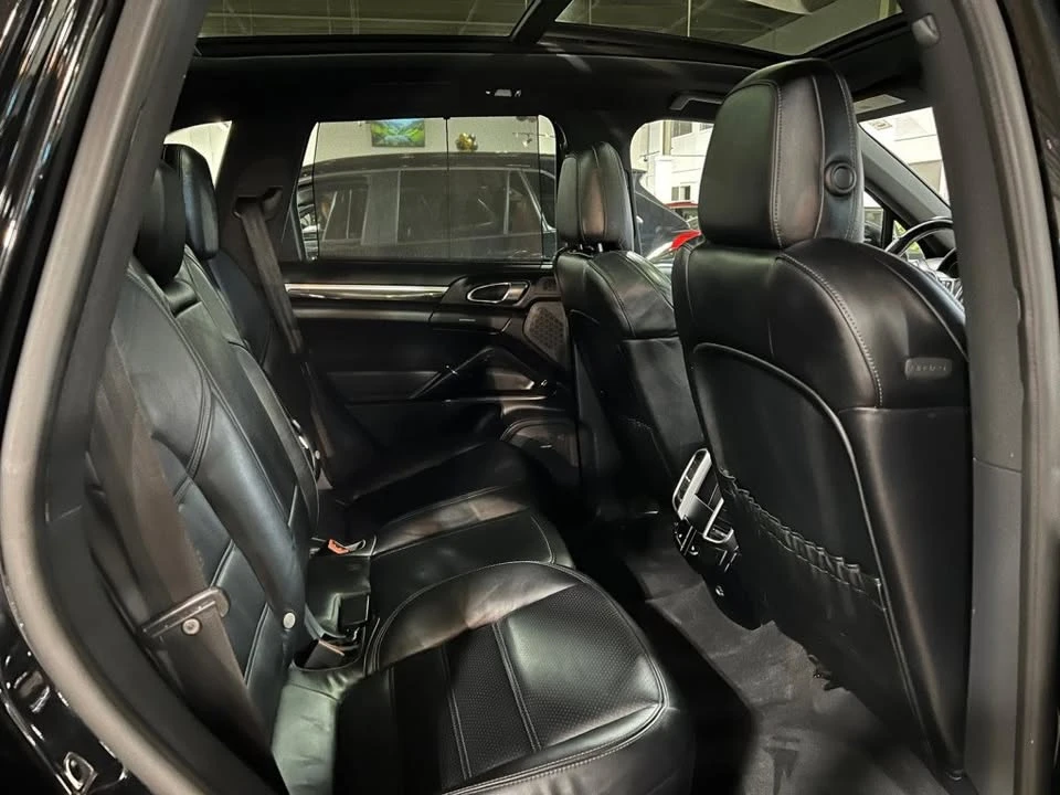 2017 Porsche 958 Cayenne S - Image 6 of 14