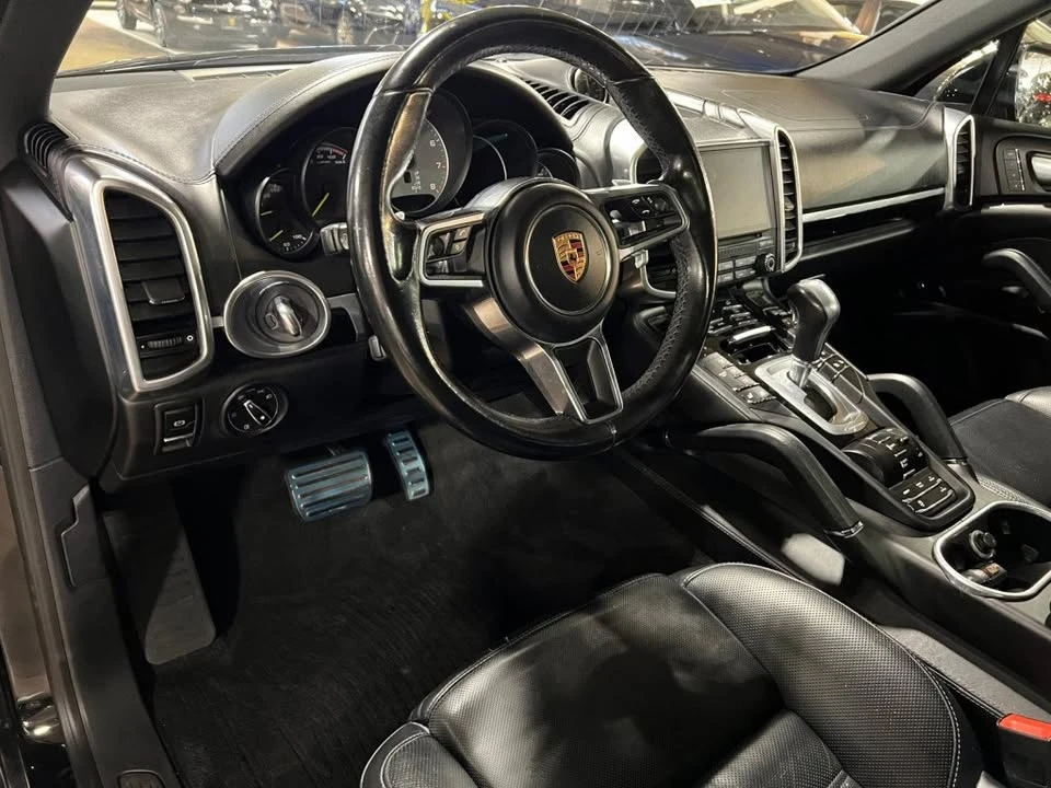 2017 Porsche 958 Cayenne S - Image 9 of 14