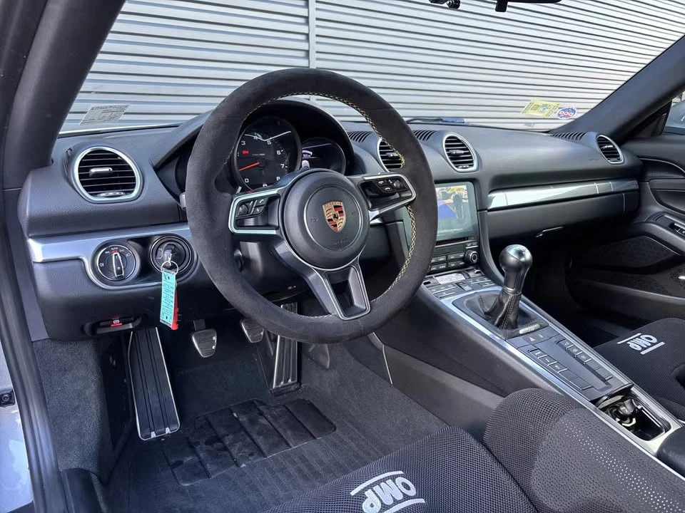 2017 Porsche 718 Cayman - Image 10 of 15