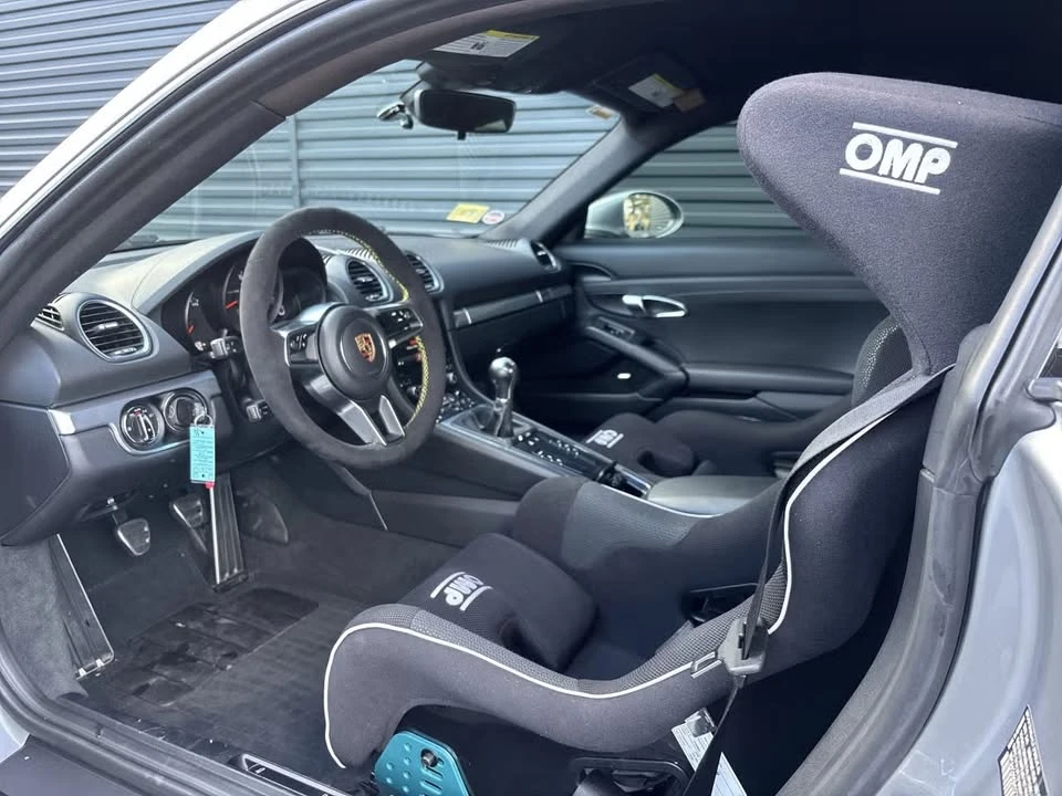 2017 Porsche 718 Cayman - Image 8 of 15