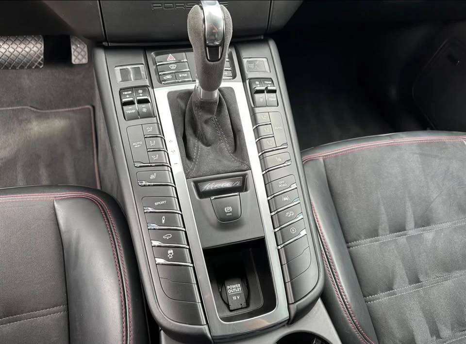 2017 Porsche 991 Carrera GTS - Image 6 of 8