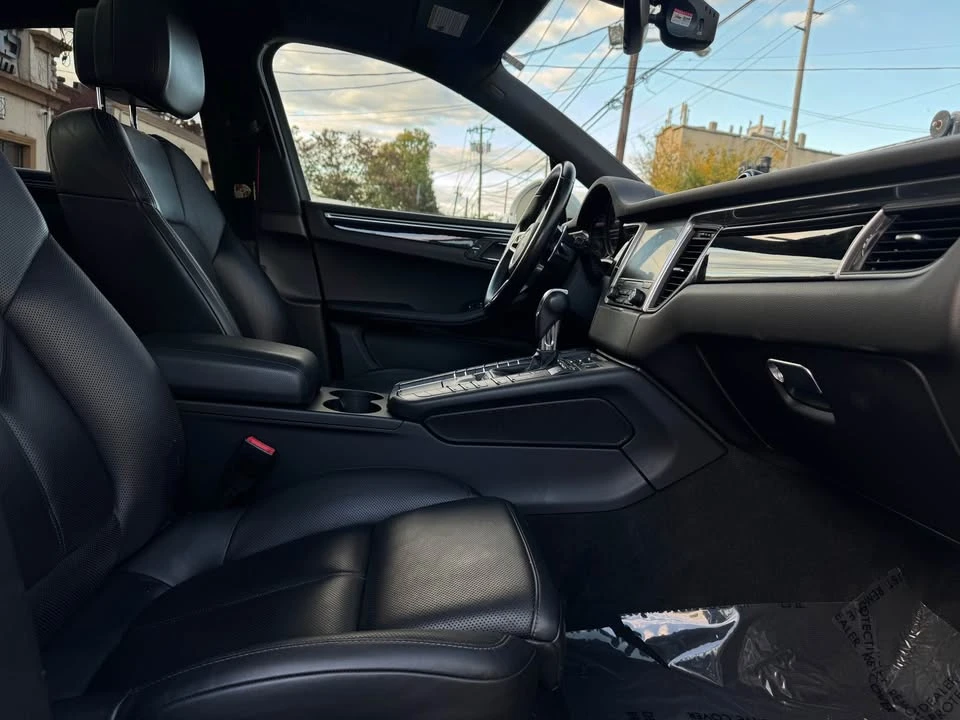2017 Porsche Macan - Image 9 of 20