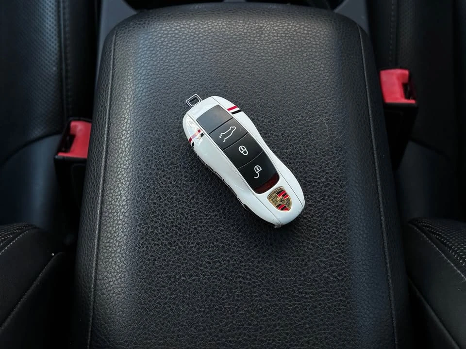 2017 Porsche Macan - Image 12 of 20