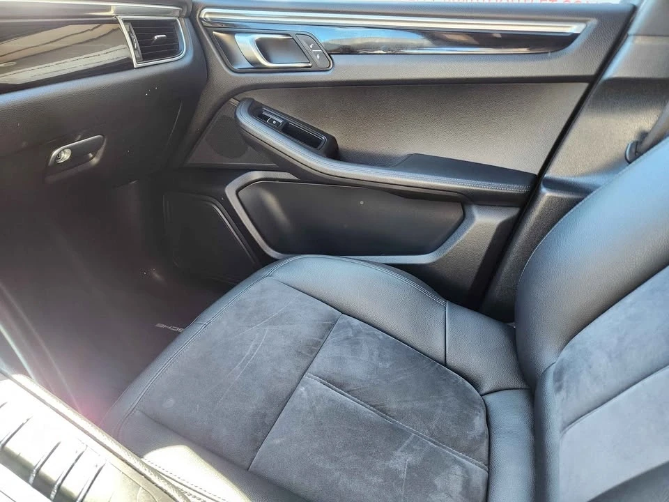 2017 Porsche Macan - Image 8 of 11