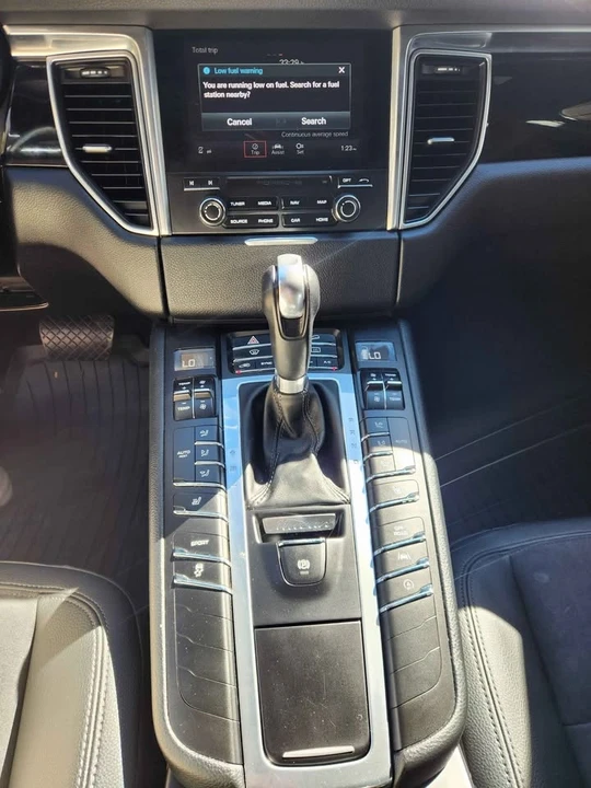 2017 Porsche Macan - Image 9 of 11