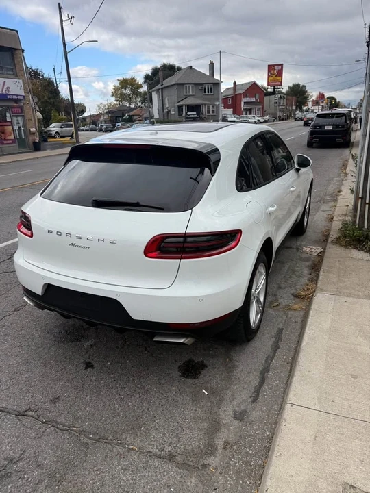 2017 Porsche Macan - Image 8 of 11