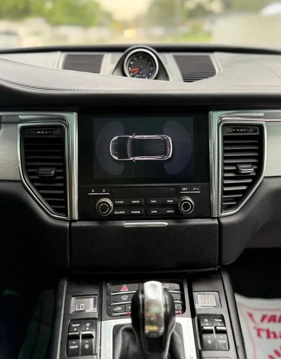 2017 Porsche Macan - Image 12 of 16