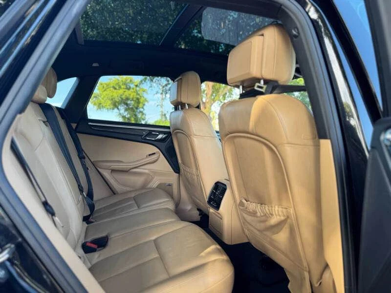 2017 Porsche Macan - Image 6 of 10