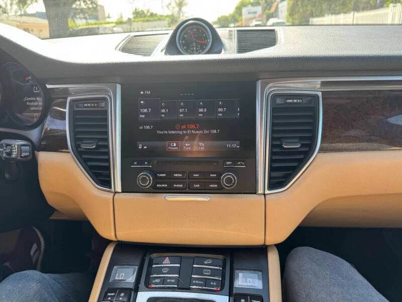 2017 Porsche Macan - Image 7 of 10