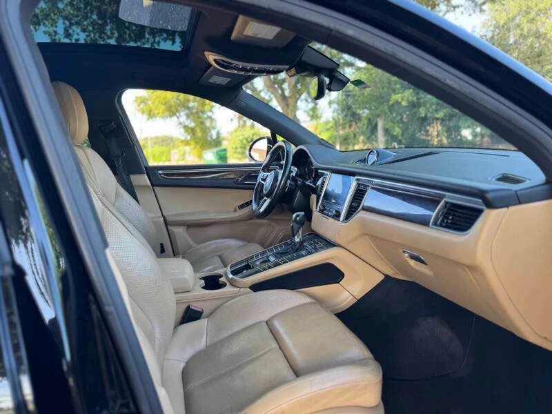 2017 Porsche Macan - Image 8 of 10