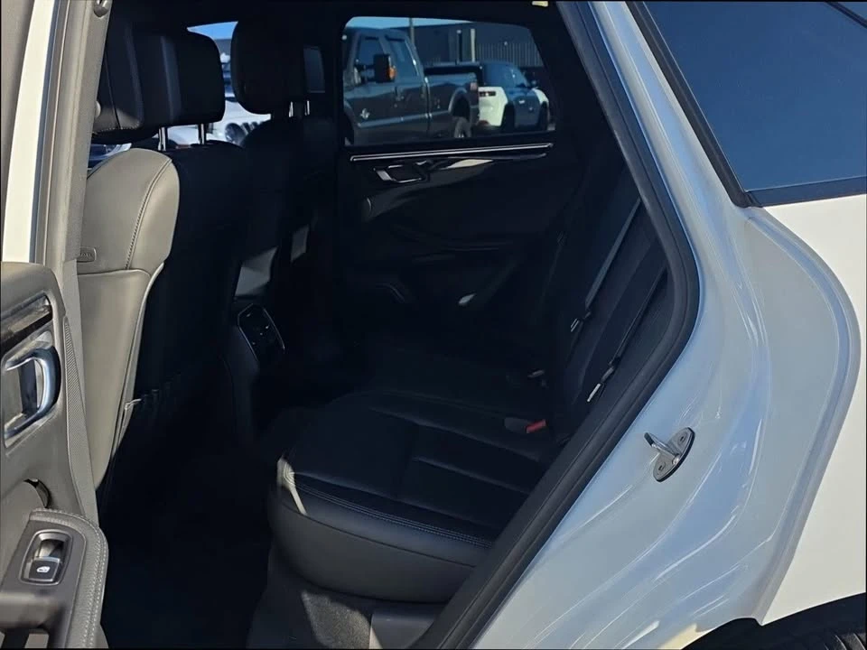 2017 Porsche Macan - Image 16 of 19
