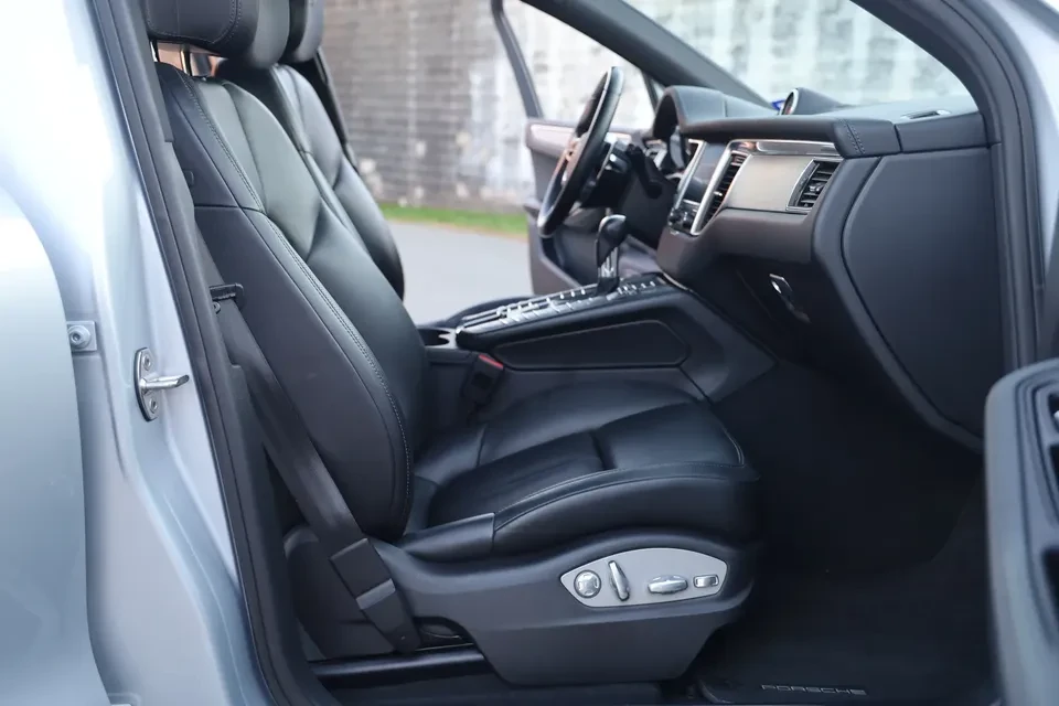2017 Porsche Macan - Image 7 of 18