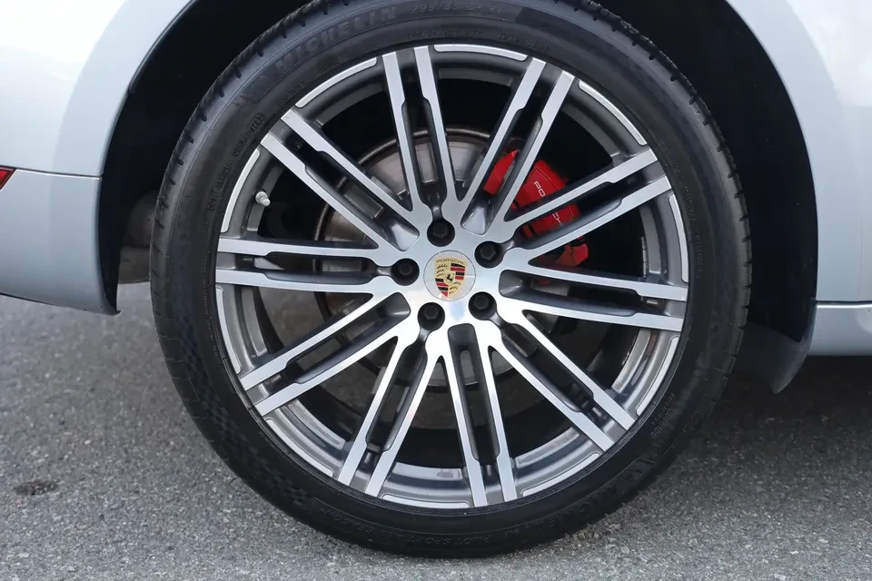 2017 Porsche Macan - Image 10 of 18