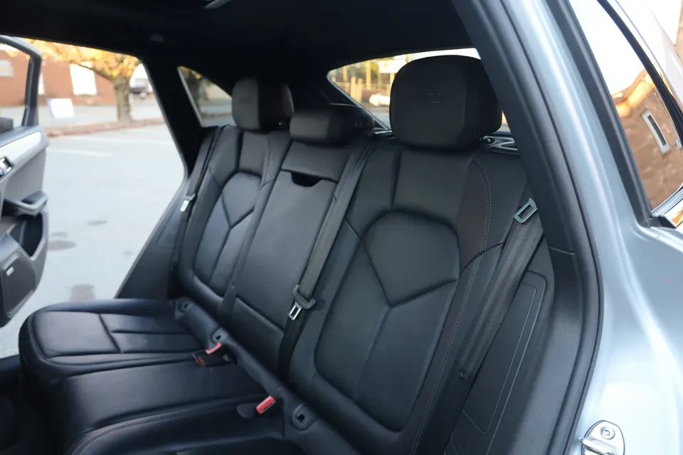 2017 Porsche Macan - Image 8 of 18