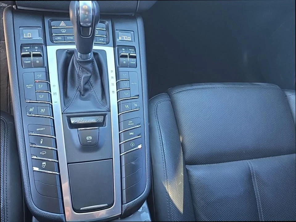 2017 Porsche Macan - Image 15 of 19