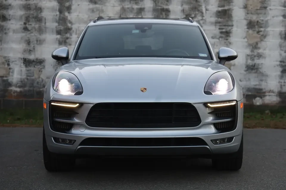 2017 Porsche Macan - Image 2 of 18