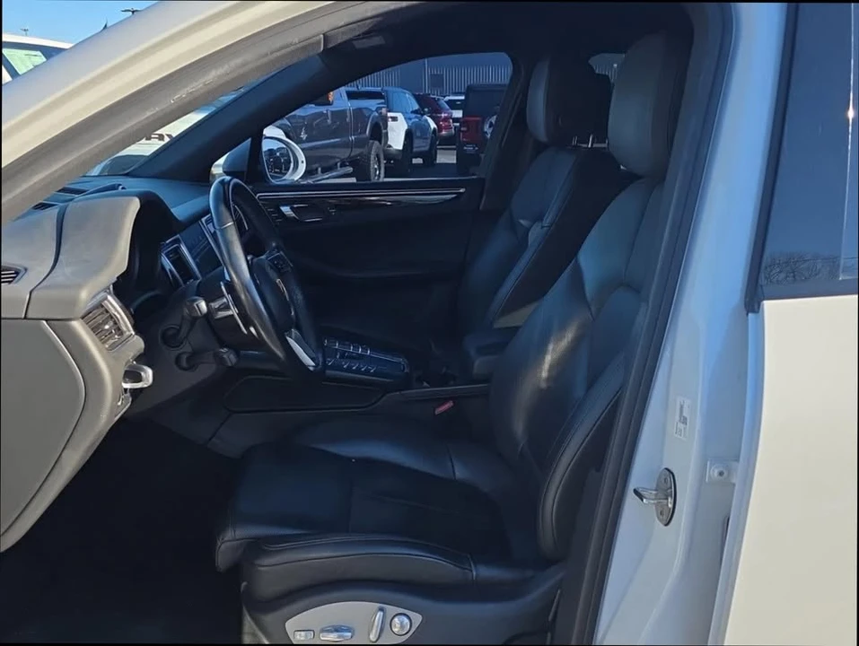 2017 Porsche Macan - Image 11 of 19