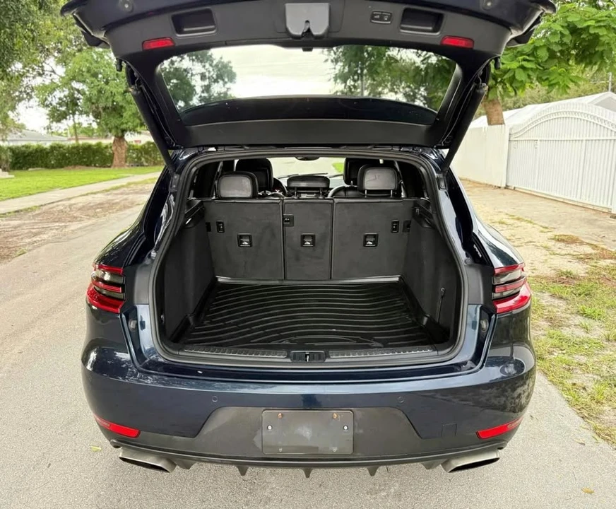 2017 Porsche Macan - Image 13 of 20