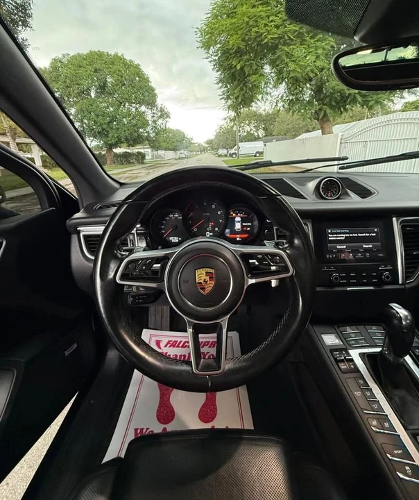 2017 Porsche Macan - Image 17 of 20