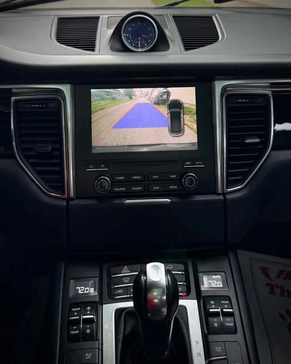 2017 Porsche Macan - Image 15 of 20