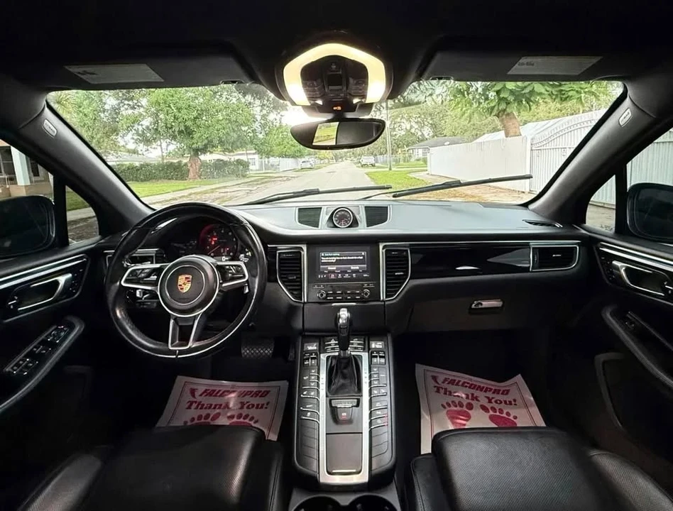 2017 Porsche Macan - Image 16 of 20